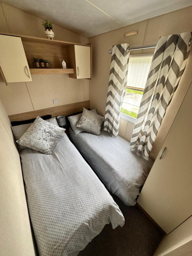 Hotel 6 Berth Caravan On Marine Holiday Park Rhyl Esterno foto
