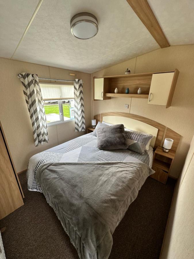 Hotel 6 Berth Caravan On Marine Holiday Park Rhyl Esterno foto
